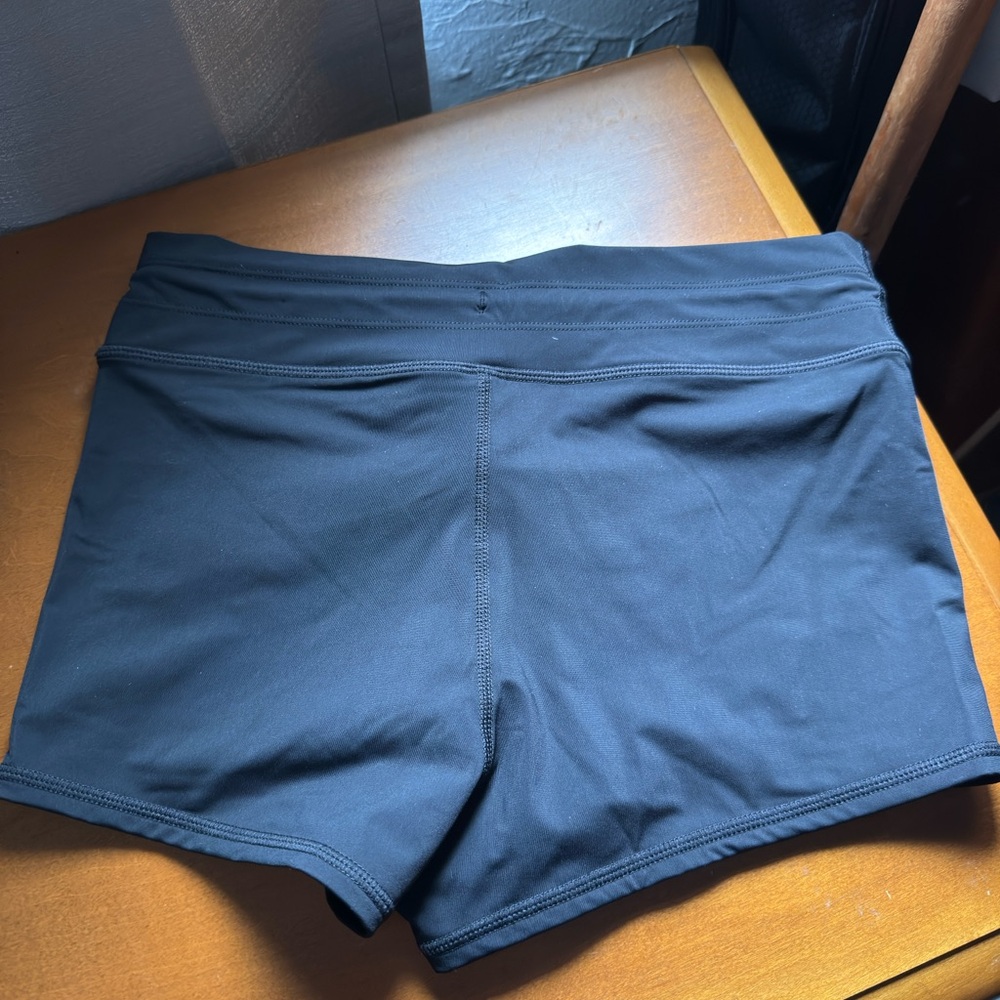Vuori Women's Athletic Black Shorts - Picture 4 of 4